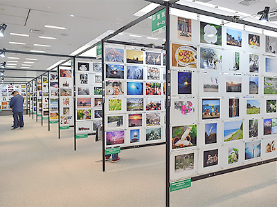 “PHOTO IS” 想いをつなぐ。30,000人の写真展