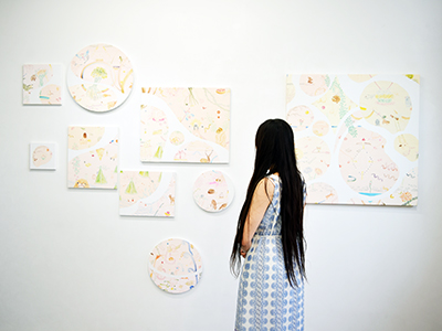 架菜梨案 ペインティング展「à la recherche d'un point de contact」