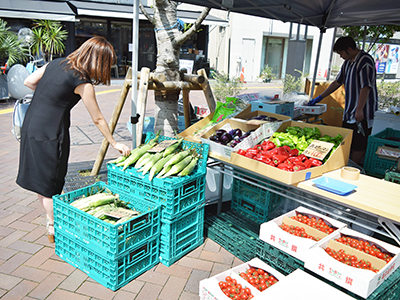 毎週金・土曜は新虎マルシェ