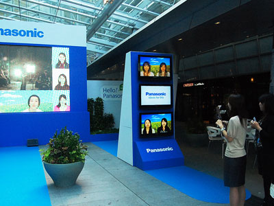 写真の私が唄い、まばたきする不思議体験