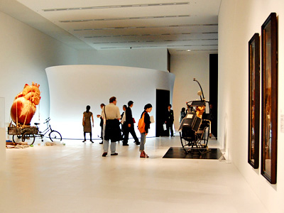 「医学と芸術展:生命と愛の未来を探る」