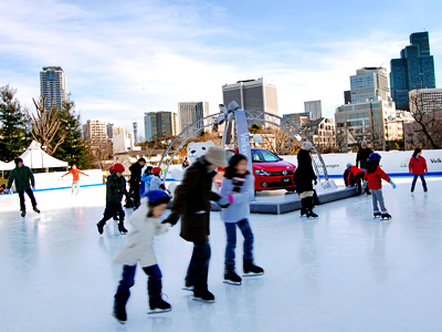 ミッドタウンに巨大スケートリンクが出現