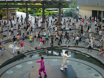 六本木ヒルズ「朝の太極拳2012」 開催中!