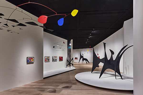 uJ_[F悮AA{vW̓WiBPhoto: Tadayuki Minamoto, ©2024 Calder Foundation New York / Artists Rights Society (ARS), New York
