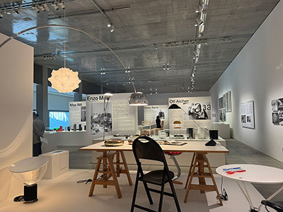 ���W�u�f�U�C���̐搶�v