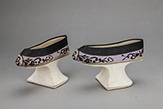 「盆底鞋（満州族の女性靴）」　清時代　中国・首都博物館蔵