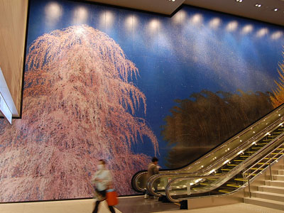赤坂サカスに桜の大壁画