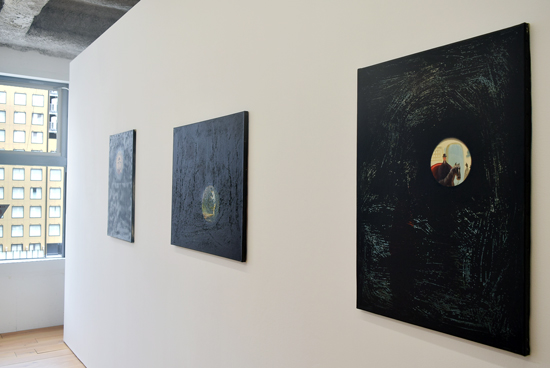 “真面目な変人”ベルギー人アーティスト、ジェフ・ゲイスの日本初個展