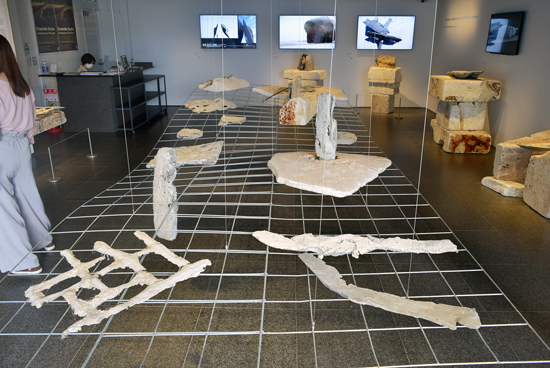 自然と響きあう力強い造形が魅力 アンサンブル スタジオの日本初個展 フォトニュース Ehills Club