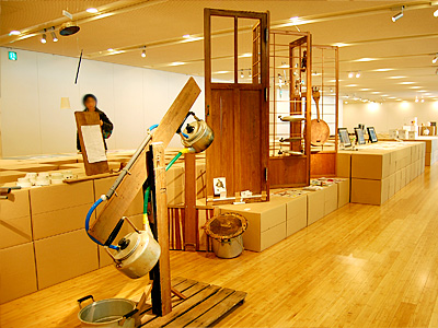 九大プロデュースの企画展「にんげんをしあわせにするデザイン」