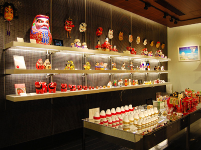 モダンでユニーク!福島の伝統人形がヒルズに集合