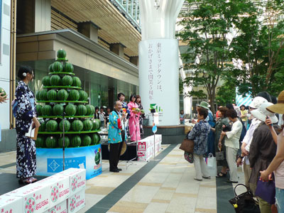 東京ミッドタウンで“100万人のスイカーニバル キックオフイベント”が開催