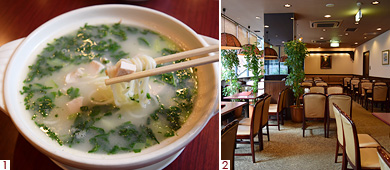 鶏煮込みそば/店内